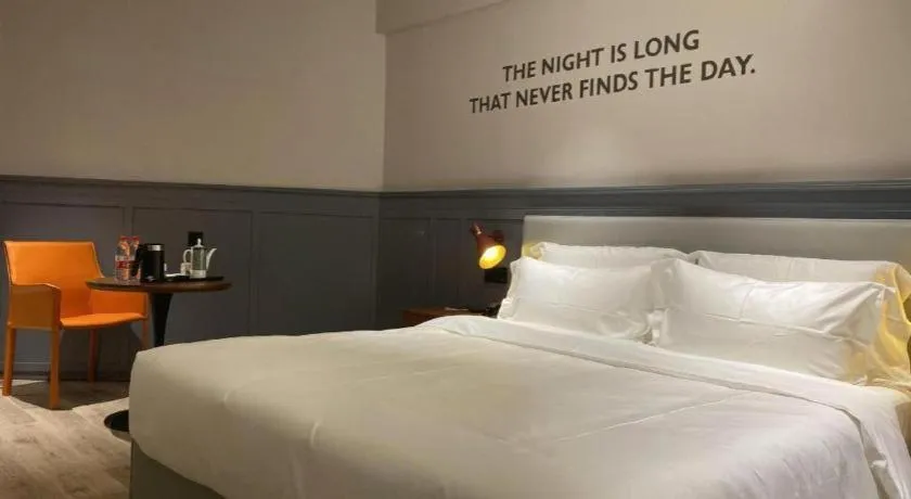 Bed in Premier City Comfort Hotel Wuhan Yellow Crane Shouyi Road Metro Station