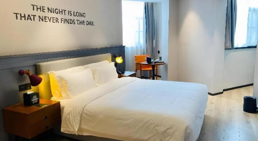 Bed in Premier City Comfort Hotel Wuhan Yellow Crane Shouyi Road Metro Station