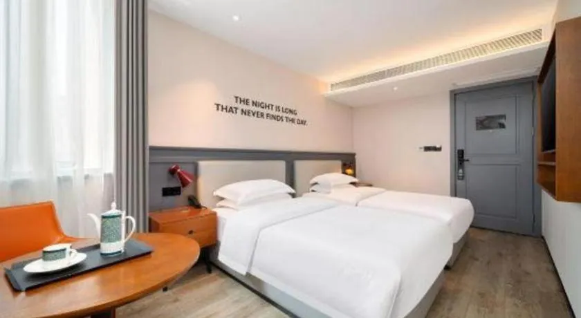 Bed in Premier City Comfort Hotel Wuhan Yellow Crane Shouyi Road Metro Station