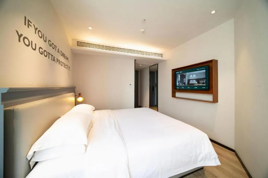 Bed in Premier City Comfort Hotel Wuhan Yellow Crane Shouyi Road Metro Station