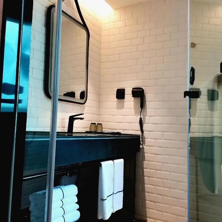 Premier City Comfort Hotel Wuhan Yellow Crane Shouyi Road Metro Station