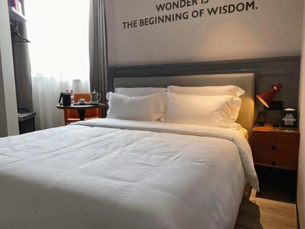 Bed in Premier City Comfort Hotel Wuhan Yellow Crane Shouyi Road Metro Station