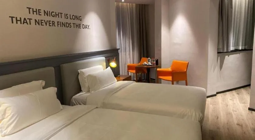 Bed in Premier City Comfort Hotel Wuhan Yellow Crane Shouyi Road Metro Station