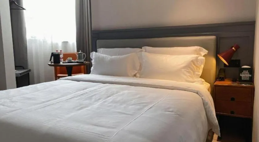 Bed in Premier City Comfort Hotel Wuhan Yellow Crane Shouyi Road Metro Station