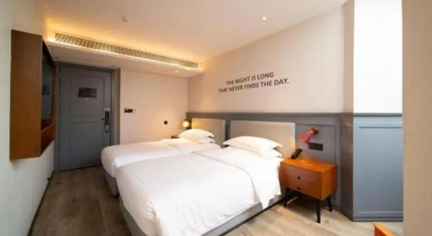 Bed in Premier City Comfort Hotel Wuhan Yellow Crane Shouyi Road Metro Station