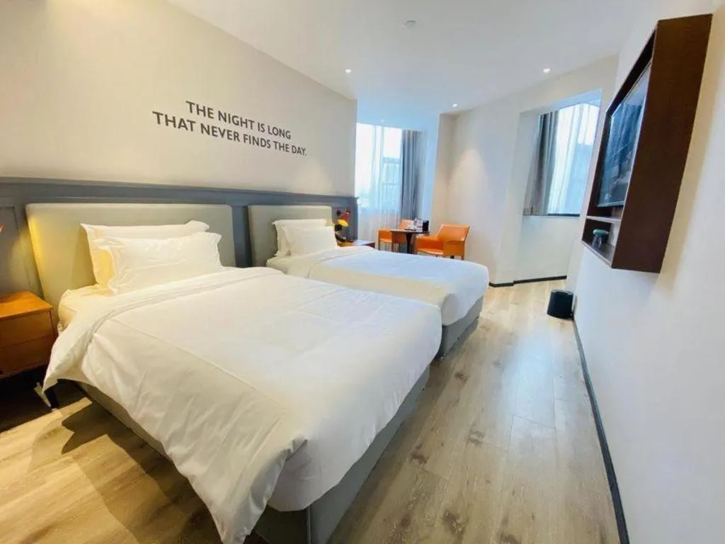 Bed in Premier City Comfort Hotel Wuhan Yellow Crane Shouyi Road Metro Station