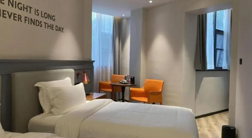 Bed in Premier City Comfort Hotel Wuhan Yellow Crane Shouyi Road Metro Station