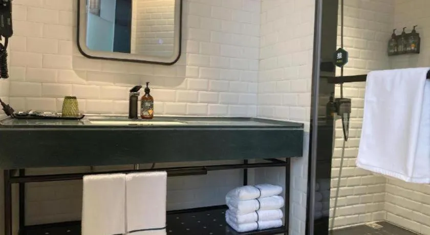 Premier City Comfort Hotel Wuhan Yellow Crane Shouyi Road Metro Station