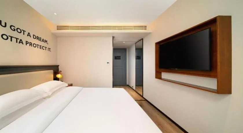Bed in Premier City Comfort Hotel Wuhan Yellow Crane Shouyi Road Metro Station