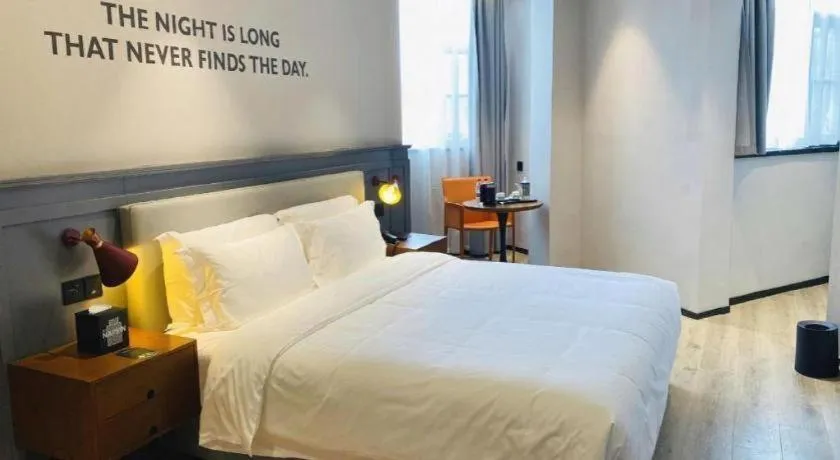 Bed in Premier City Comfort Hotel Wuhan Yellow Crane Shouyi Road Metro Station