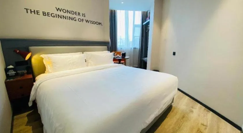 Bed in Premier City Comfort Hotel Wuhan Yellow Crane Shouyi Road Metro Station
