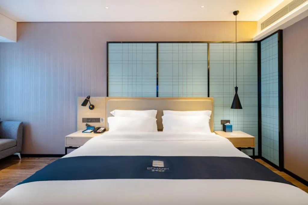 Bed in Echarm Hotel Suzhou Shengze Oriental Extile City