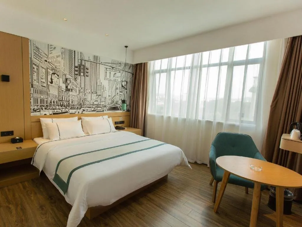 Bed in City Comfort Inn Shaoguan Biguiyuan Phoenix City Gold Village