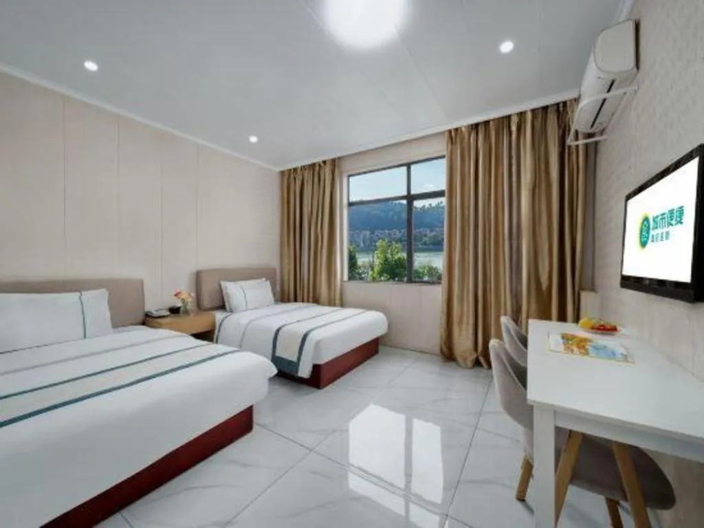 Bed in City Comfort Inn Shaoguan Biguiyuan Phoenix City Gold Village