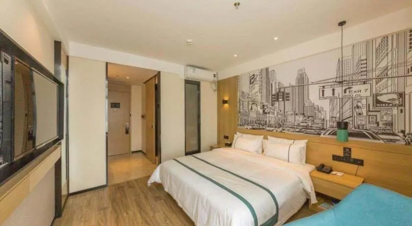 Bed in City Comfort Inn Shaoguan Biguiyuan Phoenix City Gold Village
