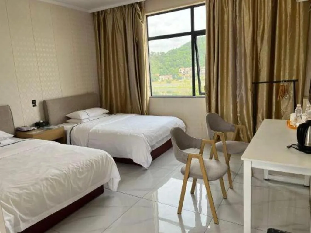 Bed in City Comfort Inn Shaoguan Biguiyuan Phoenix City Gold Village