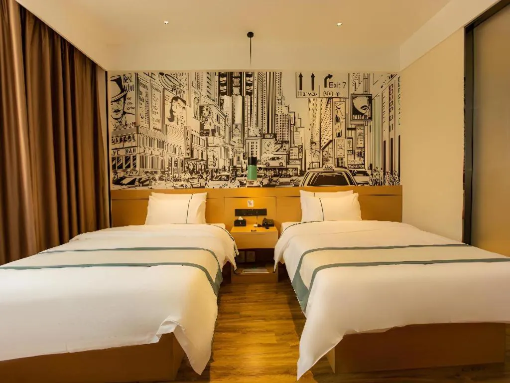 Bed in City Comfort Inn Shaoguan Biguiyuan Phoenix City Gold Village