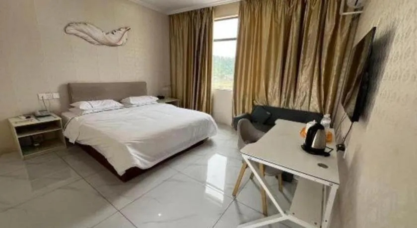 Bed in City Comfort Inn Shaoguan Biguiyuan Phoenix City Gold Village
