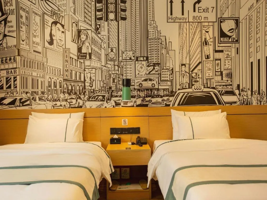 Bed in City Comfort Inn Shaoguan Biguiyuan Phoenix City Gold Village