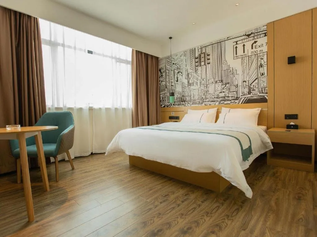 Bed in City Comfort Inn Shaoguan Biguiyuan Phoenix City Gold Village