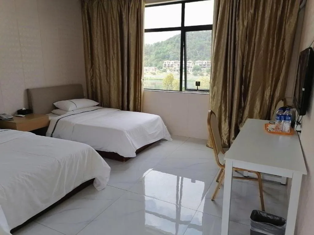 Bed in City Comfort Inn Shaoguan Biguiyuan Phoenix City Gold Village