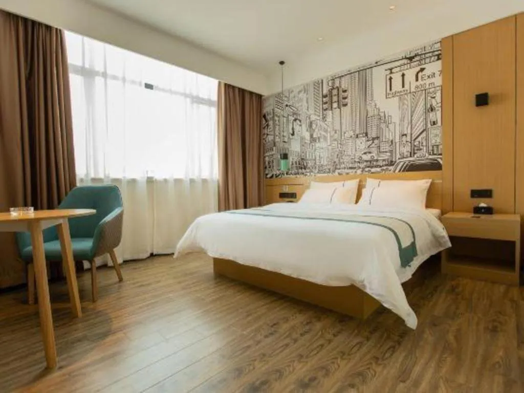 Bed in City Comfort Inn Shaoguan Biguiyuan Phoenix City Gold Village