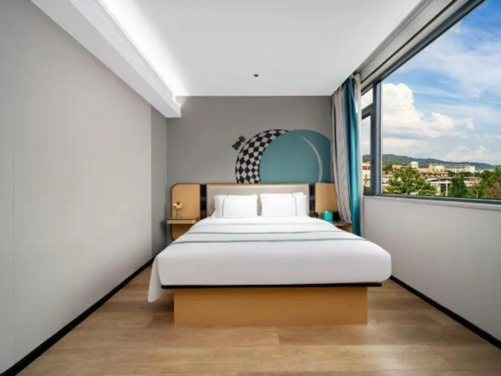 Bed in City Comfort Inn Shaoguan Biguiyuan Phoenix City Gold Village