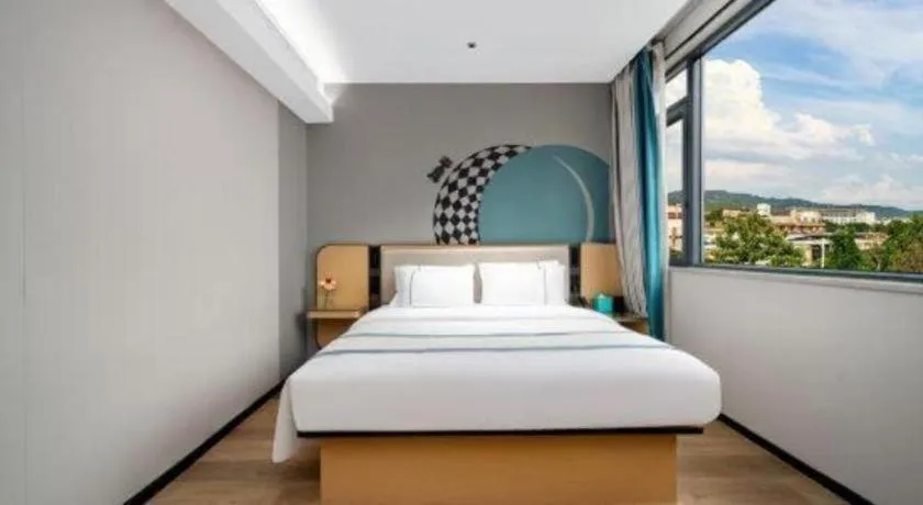 Bed in City Comfort Inn Shaoguan Biguiyuan Phoenix City Gold Village