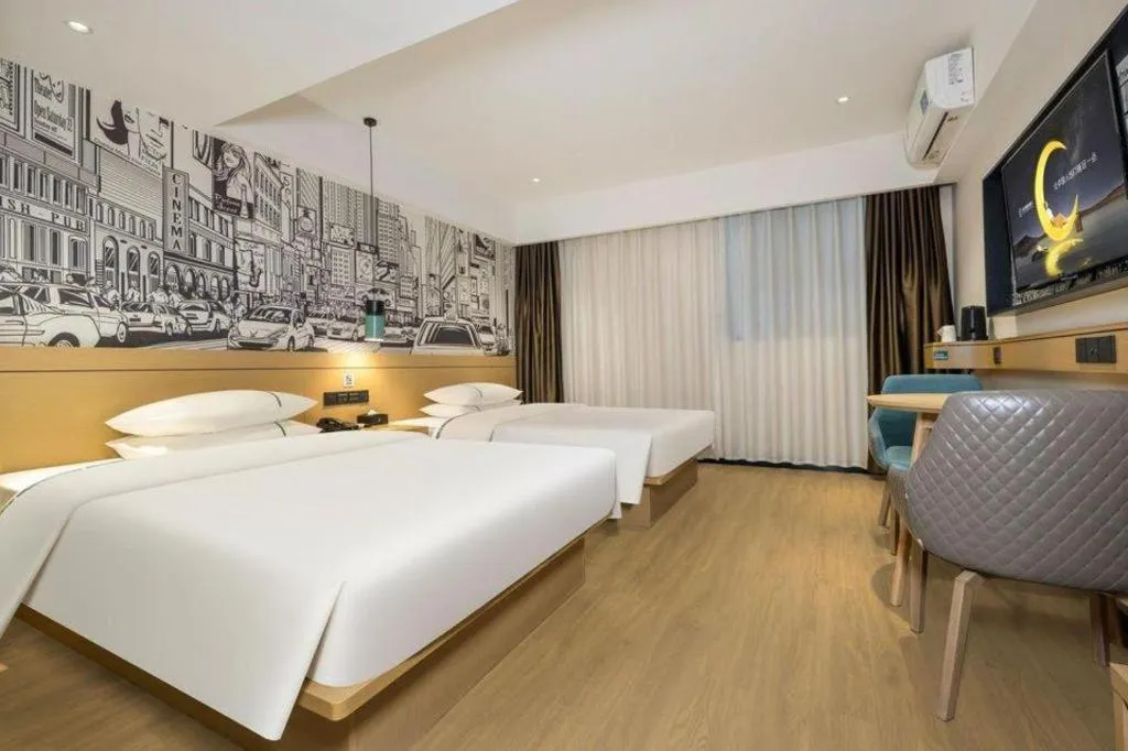 Bed in City Comfort Inn Wuzhou Sun Plaza Wanda