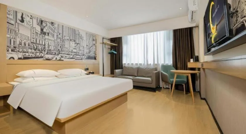 Bed in City Comfort Inn Wuzhou Sun Plaza Wanda