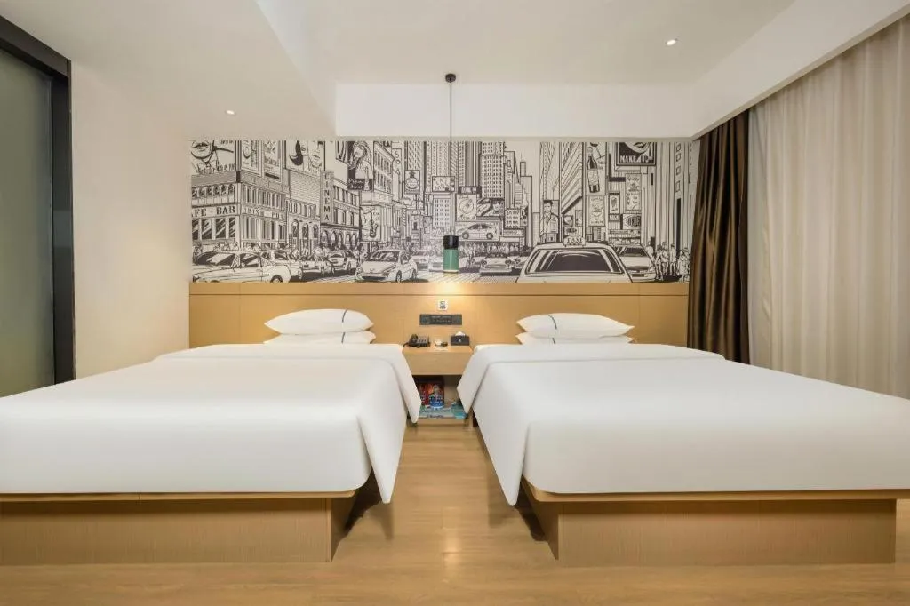 Bed in City Comfort Inn Wuzhou Sun Plaza Wanda