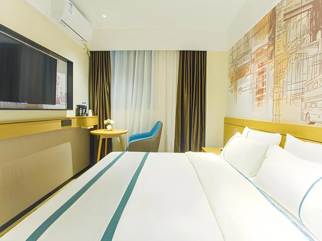 Bed in City Comfort Inn Wuzhou Sun Plaza Wanda