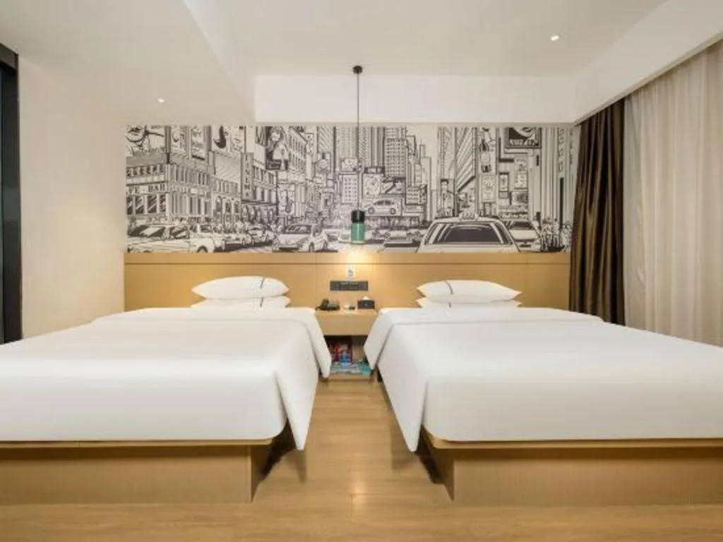 Bed in City Comfort Inn Wuzhou Sun Plaza Wanda