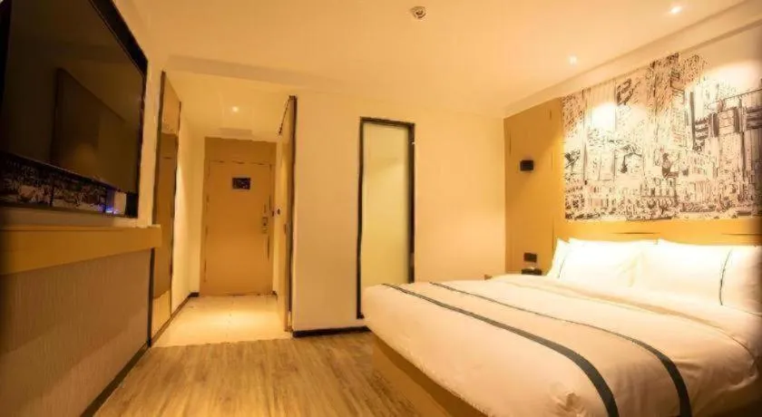 Bed in City Comfort Inn Huaihua East Station