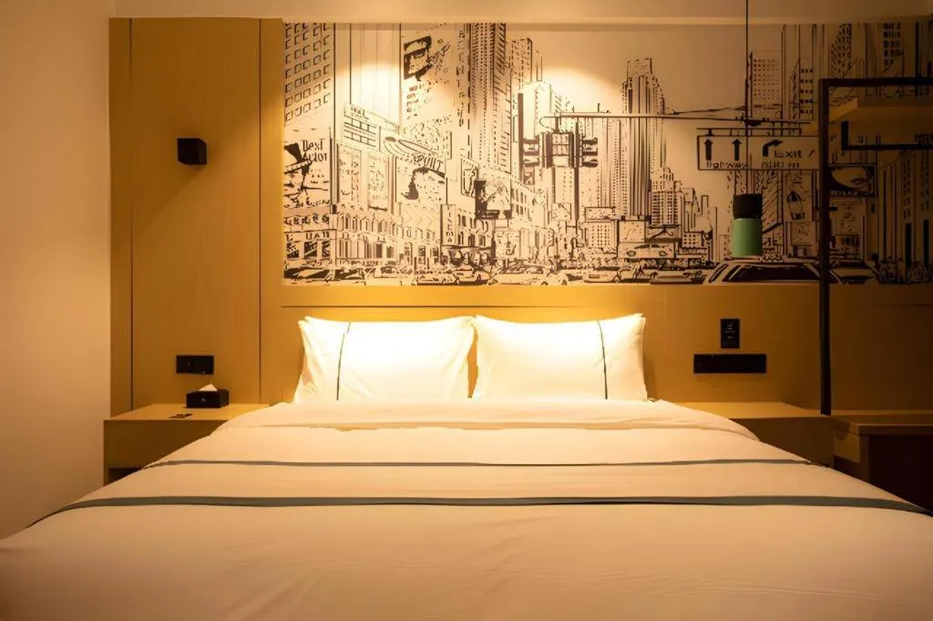 Bed in City Comfort Inn Huaihua East Station