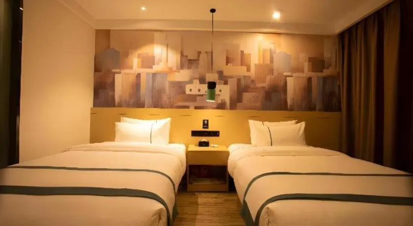 Bed in City Comfort Inn Huaihua East Station
