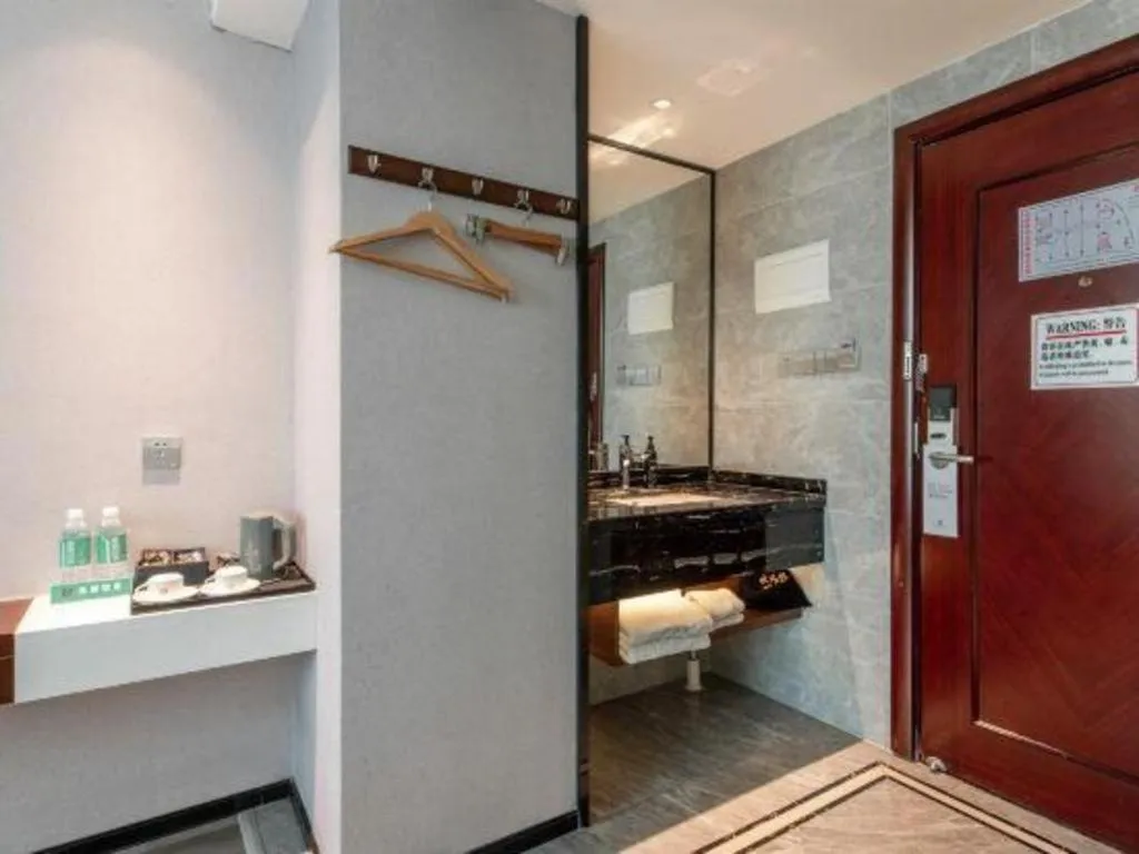 Borrman Hotel Yunfu Xinxing County Bus Station