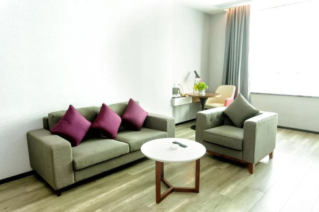 Borrman Hotel Yunfu Xinxing County Bus Station