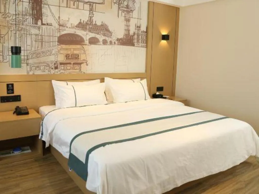 Bed in City Comfort Inn Maoming Binhai New Area Diancheng