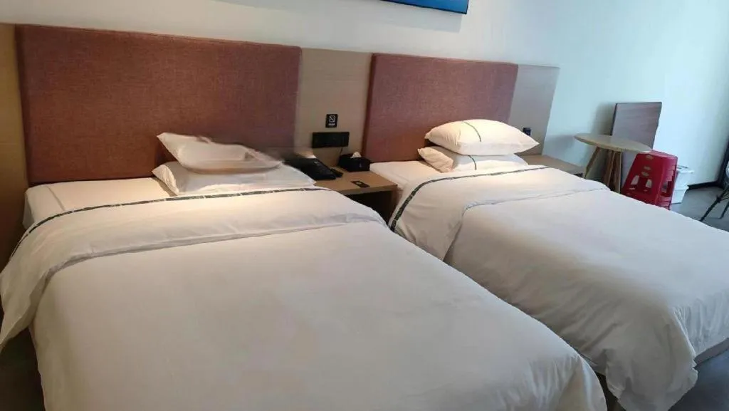 Bed in City Comfort Inn Wuhan Optics Valley Technology Exhibition Center