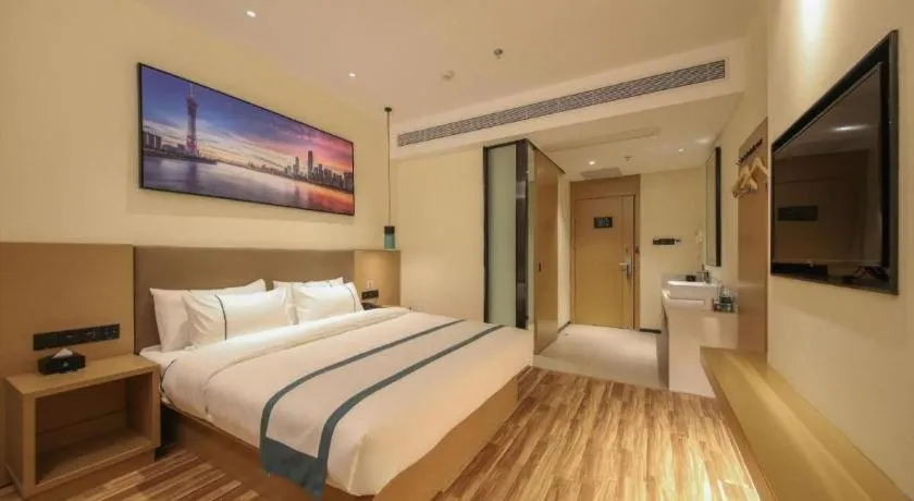 Bed in City Comfort Inn Wuhan Optics Valley Technology Exhibition Center