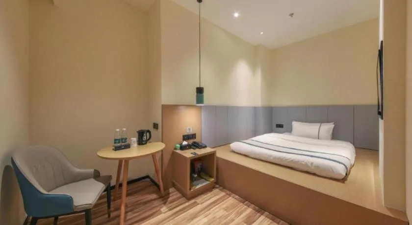 Bed in City Comfort Inn Wuhan Optics Valley Technology Exhibition Center