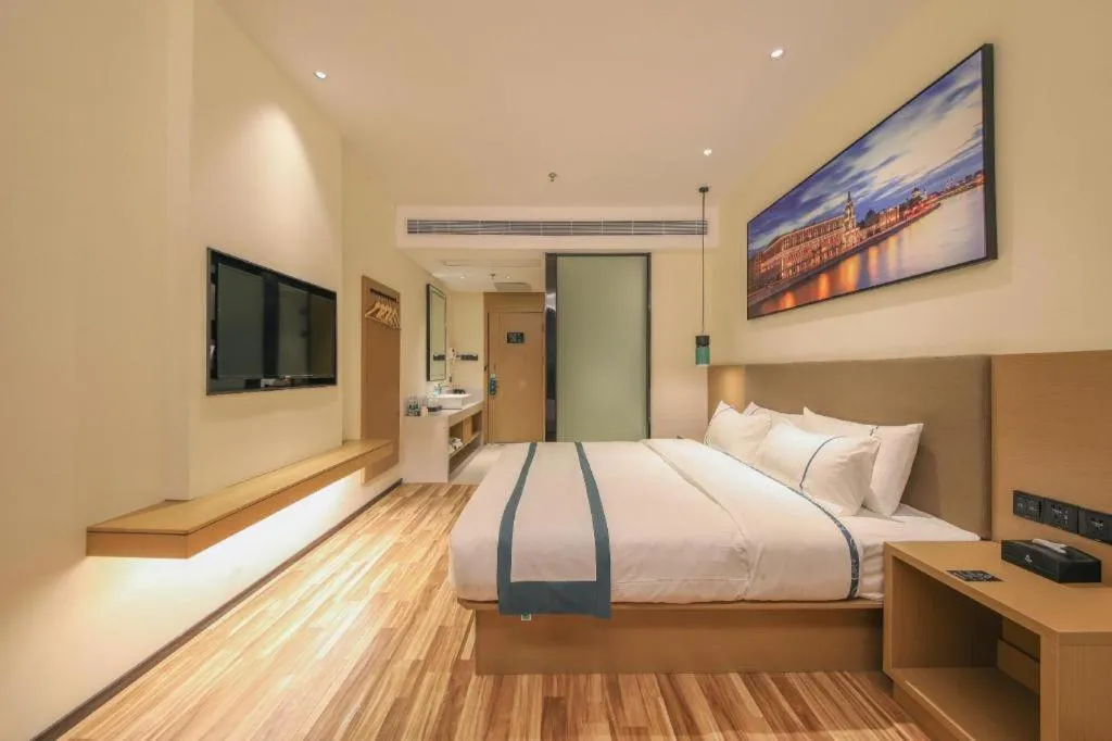 Bed in City Comfort Inn Wuhan Optics Valley Technology Exhibition Center