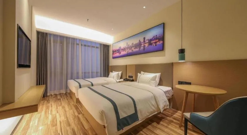 Bed in City Comfort Inn Wuhan Optics Valley Technology Exhibition Center