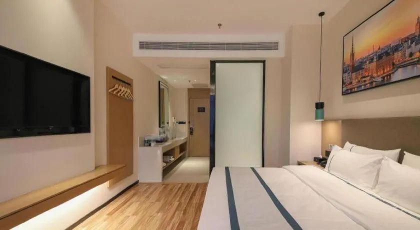 Bed in City Comfort Inn Wuhan Optics Valley Technology Exhibition Center