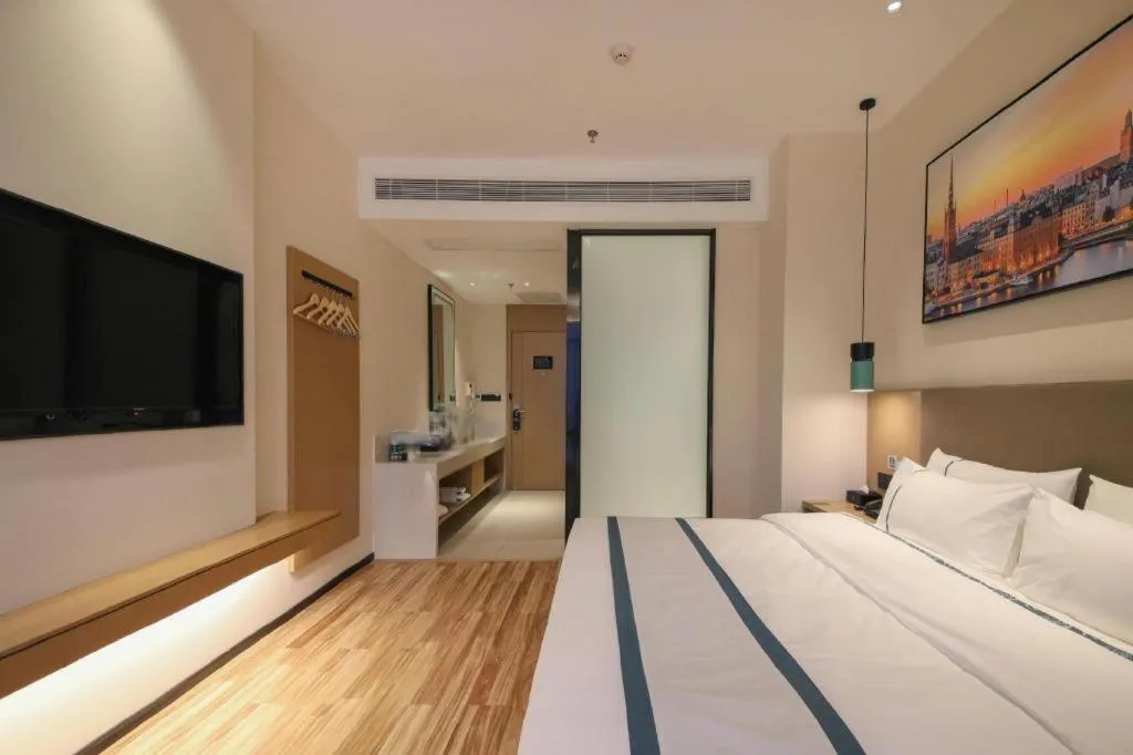 Bed in City Comfort Inn Wuhan Optics Valley Technology Exhibition Center