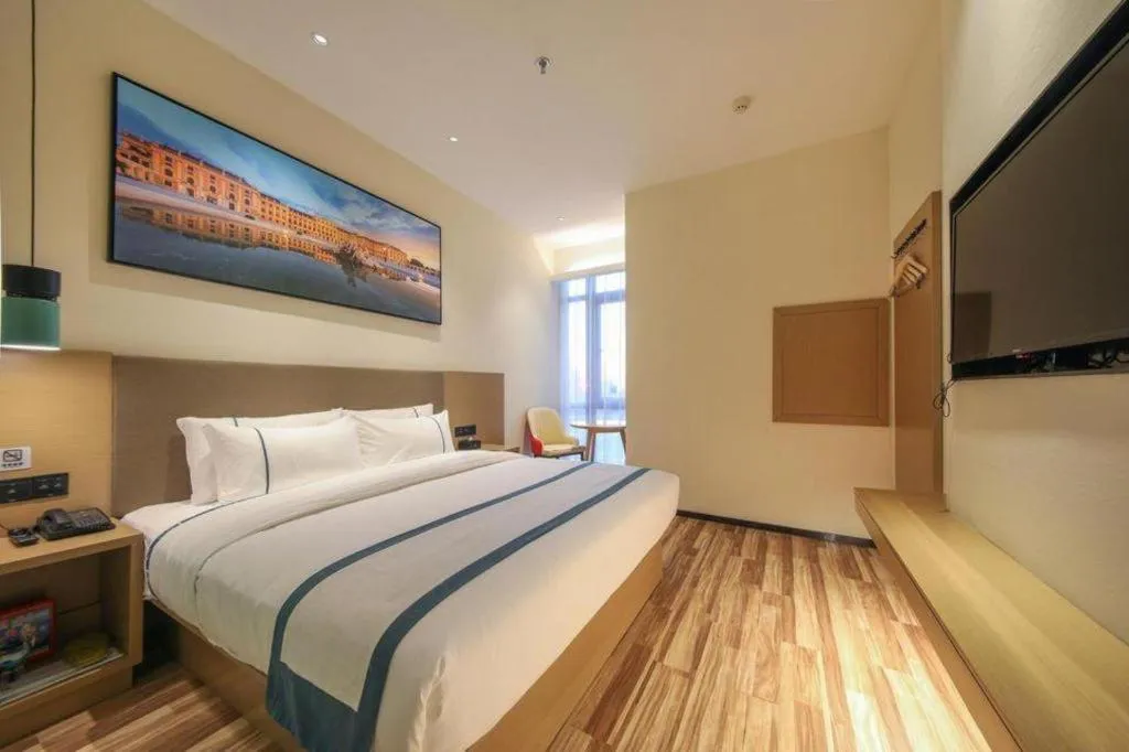 Bed in City Comfort Inn Wuhan Optics Valley Technology Exhibition Center