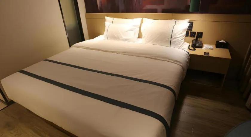 Bed in City Comfort Inn Dalian Changxin Dao Santang Commercial Street