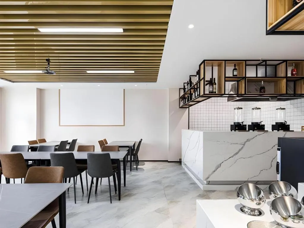 GEM Hotel Changzhou Xuejia'aoyuan North High-Speed Railway Station