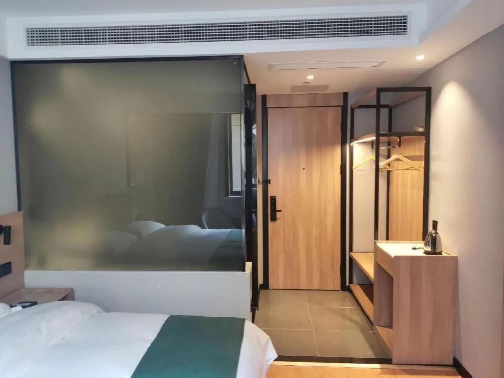 Bed in Green Tree Inn Anhui Hefei Binhu Zhuyuan Metro Station Dali Road